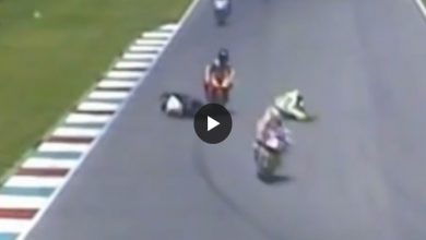 Photo of Niccolò Canepa fa cadere un motociclista (Video)