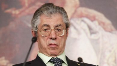 Photo of Umberto Bossi indagato per appropriazione indebita: “La politica mio unico interesse”