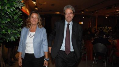 Photo of Chi è Emanuela Mauro? Moglie di Gentiloni: info biografia