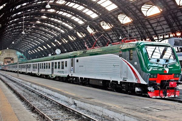 Milano, Guasto elettrico alla Stazione Centrale: Ritardi e Disagi