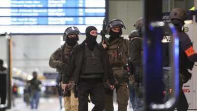 Photo of Attentato a Düsseldorf, attacco alla stazione con l’ascia