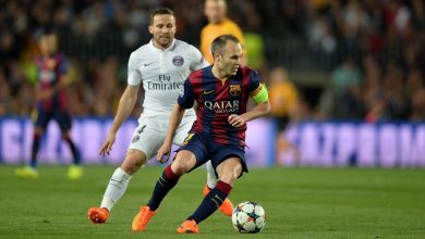 Photo of Crolla tribuna a Barcellona durante l’intervista ad Iniesta (Video)