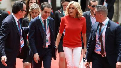 Photo of Brigitte Macron a Catania: eleganza e sobrietà color corallo