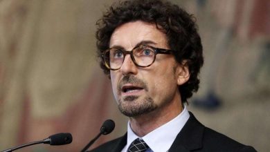 Photo of Toninelli: “Autostrade metta i soldi, ma il ponte lo ricostruiamo noi”