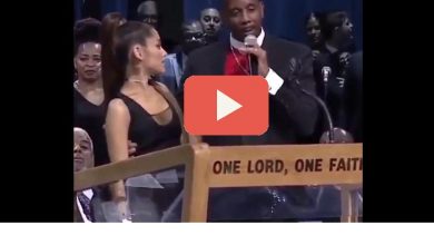 Photo of Ariana Grande molestata durante i funerali di Aretha Franklin (Video)