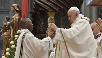 Photo of Epifania 2020, Papa Francesco: “Adorare è un gesto d’amore che cambia la vita”